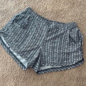 Athleta Athletic Shorts - Small - Navy/White Geometric Stripe